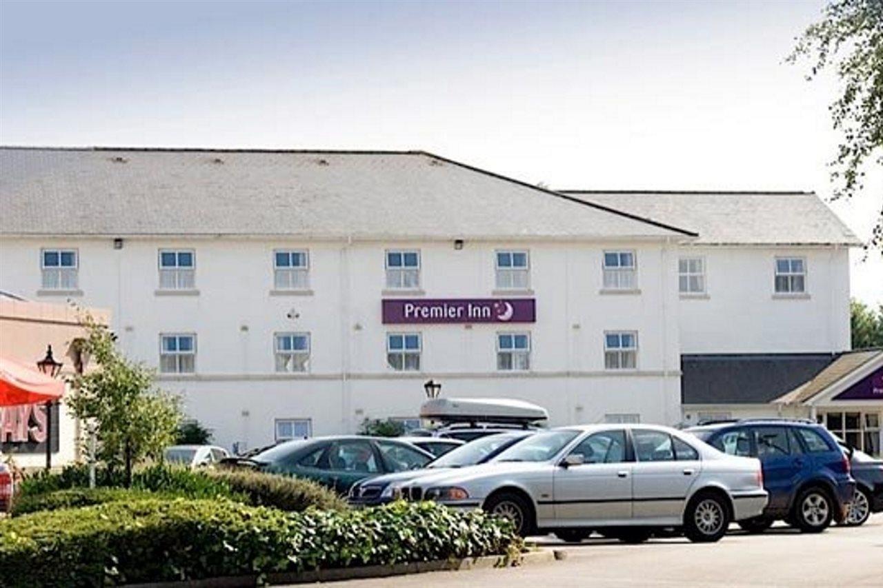 Premier Inn Cheltenham Central Exterior photo